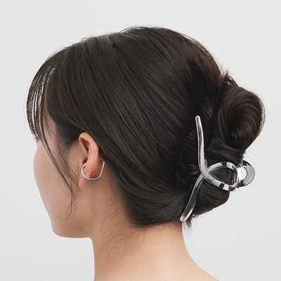 ねじって留めるヘアクリップを使ったアレンジ